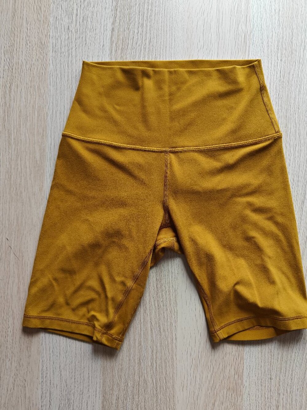 LILULEMON ALIGN HIGH-RISE SHORT 8" (SIZE 4)